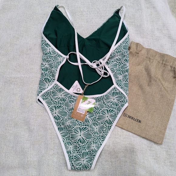 Berlook / new with tags /Medium /  Large / Green Floral One Piece Swimsuit - Picture 3 of 3